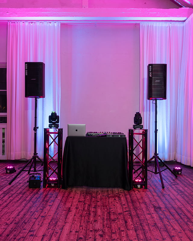 Ruska Eventin DJ-palvelut ja äänentoisto juhlatilassa